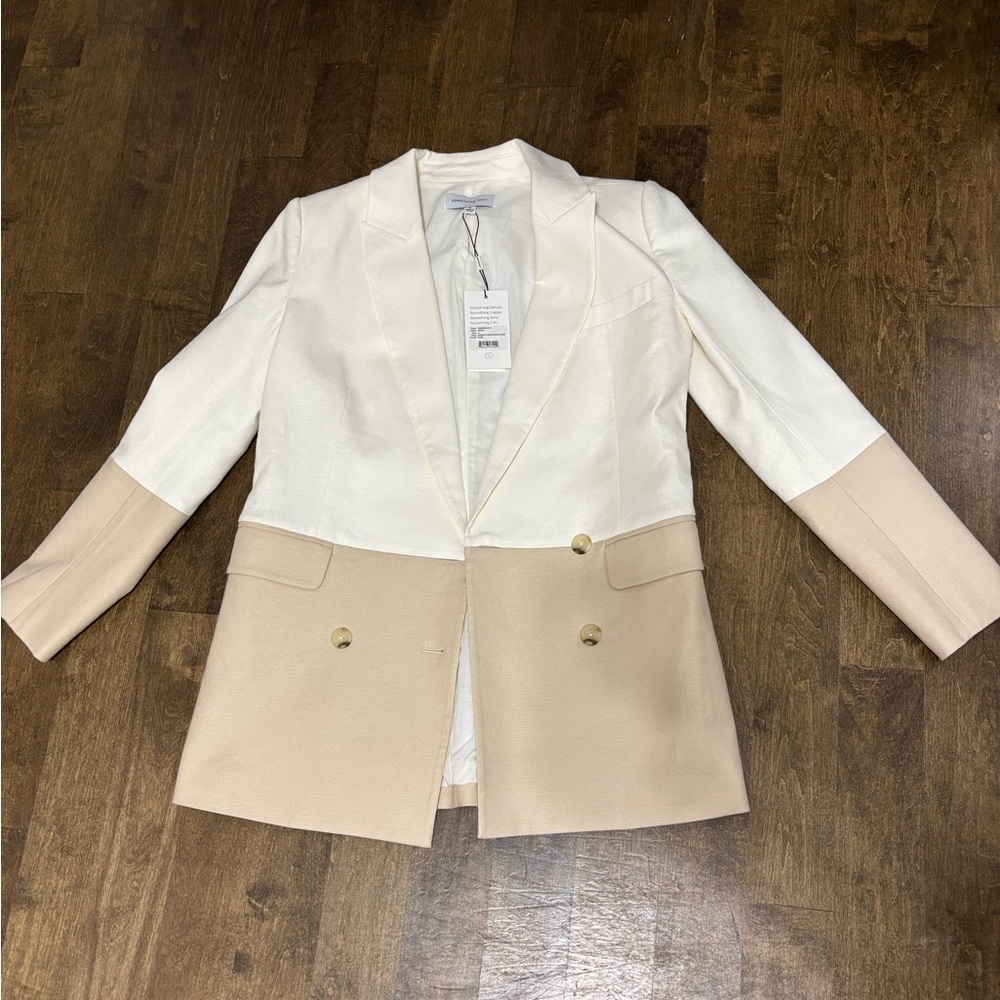 Something Navy by Arielle Charnas White and beige blazer